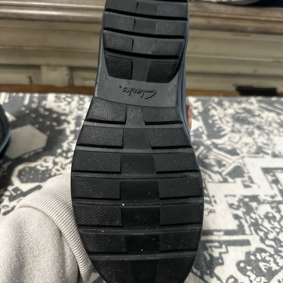 Clarks Snow Boots.  Worn Once.  size 9.5 Womens - Picture 4 of 6